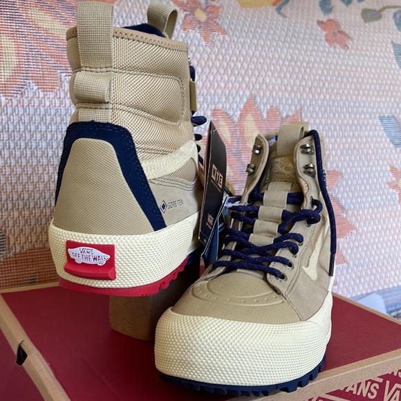 Vans WMNS Sk8-Hi Gore-Tech
Taos Taupe
VN0A5111YUU
Boots - Picture 10 of 16